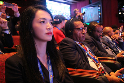 姚晨 和青年代表共“畫”未來