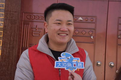 【兩會(huì)雙語策劃·將愛進(jìn)行到底】關(guān)于“愛”這件事,他從未說“不”